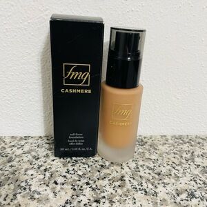 Cashmere Soft Focus Foundation brand new